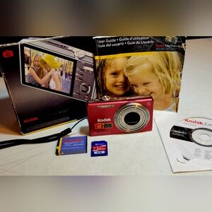 Kodak EasyShare Digital Camera M381 Red 12MP 5X Optical New Batt/charger